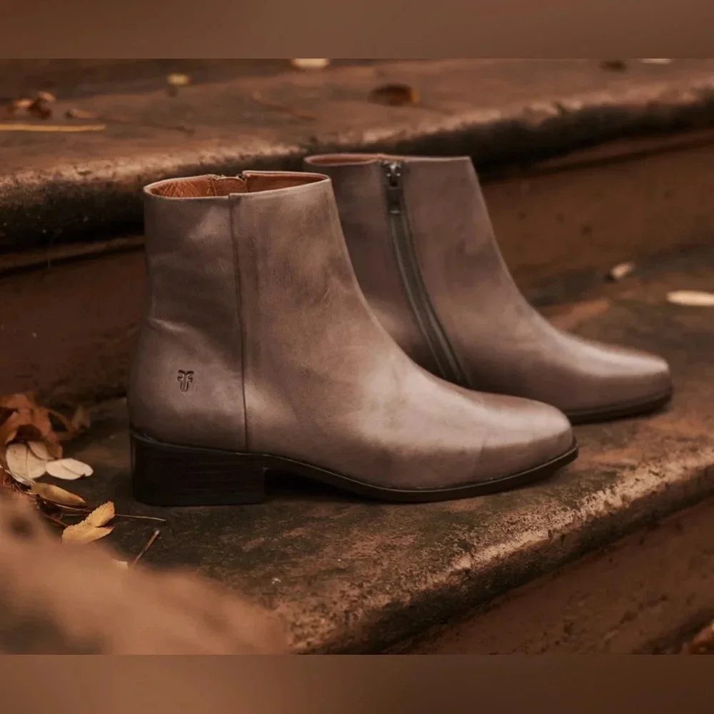 Frye Boots Womens 9.5 M River Gray Leather Inside Zip Bootie